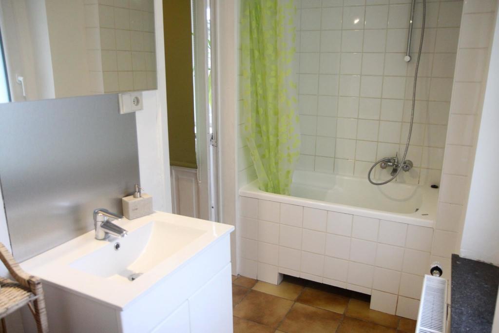 Holiday Home "Les Ancolies " Gite Citadin Spa Bilik gambar